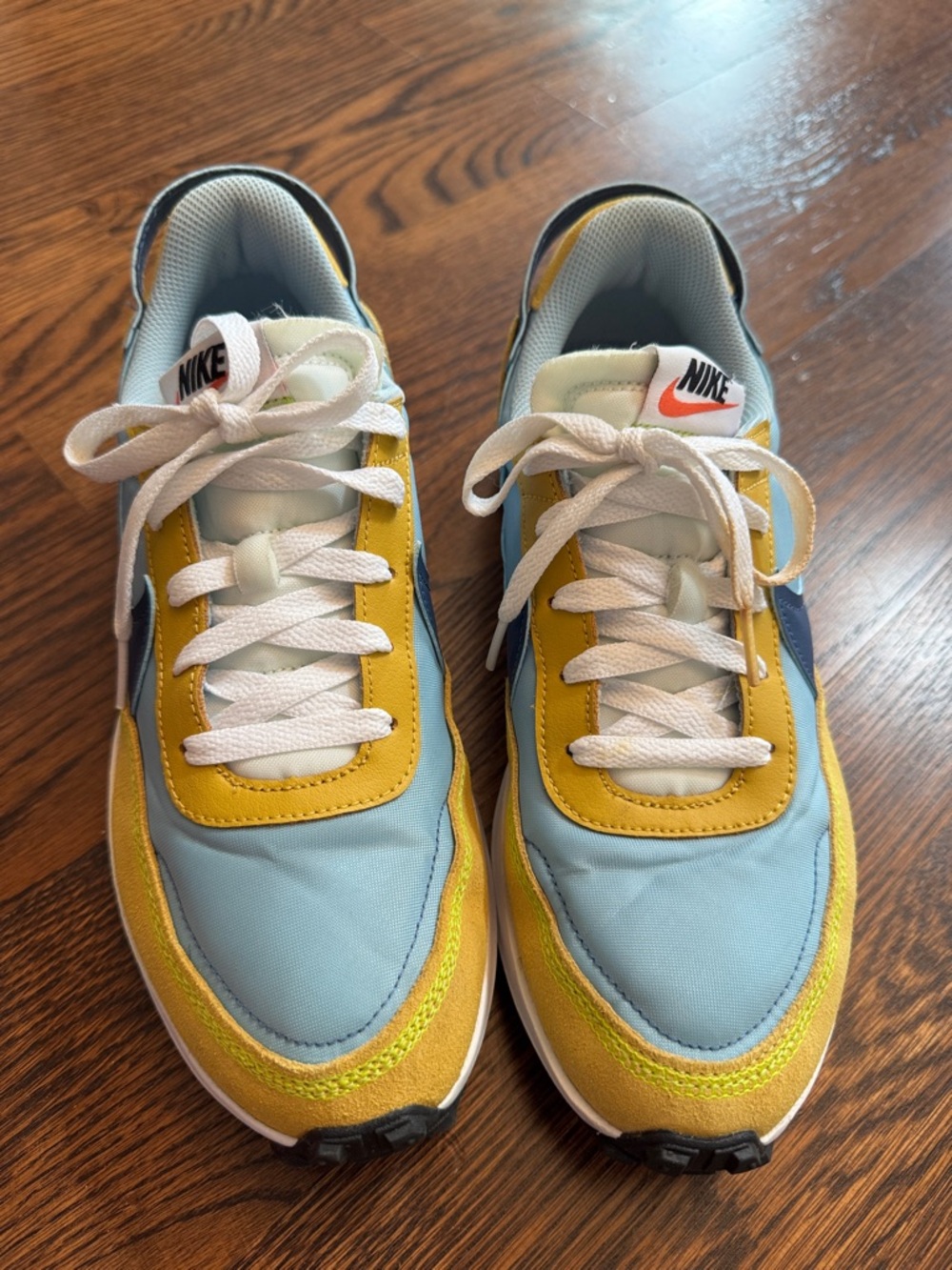 🦄🦄 NIKE Light Blue, Yellow & White Low-Top Sneakers